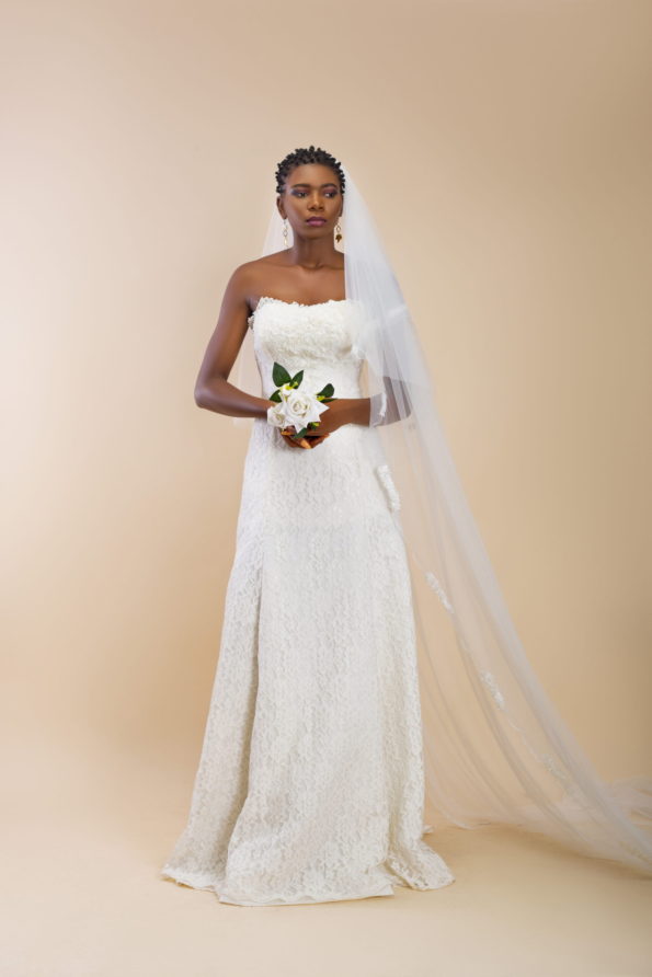 Robe de mariée avec la dentelle + une traine- Wafa haute couture-250000Fcfa ( Sans voile).